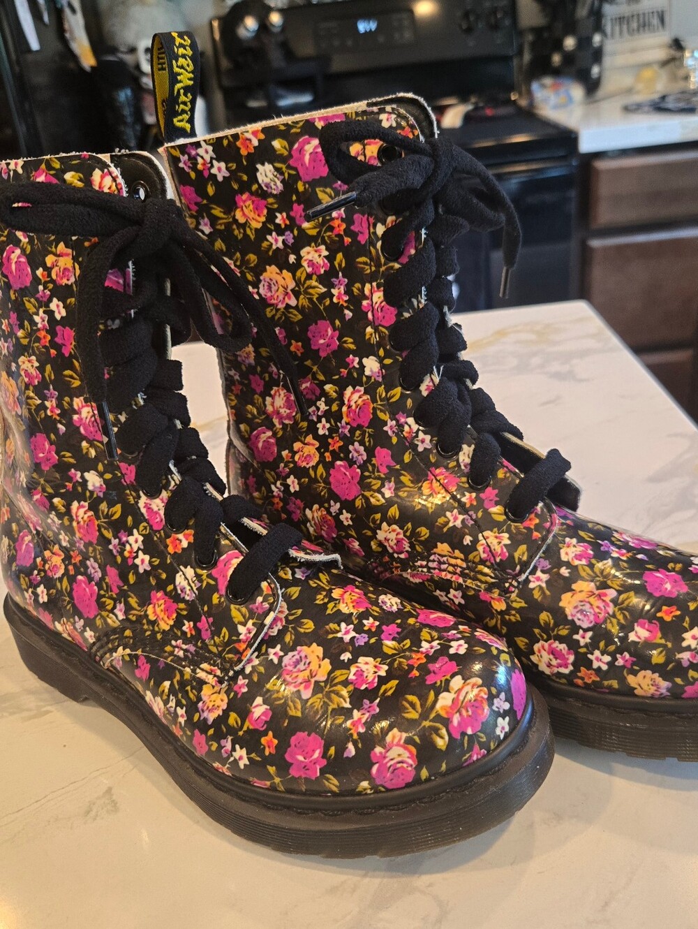 Dr Martens SIMONE 10 Eye Patent Floral Combat Boots Size 8          MAKE OFFER!!